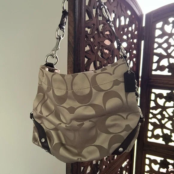 Authentic Coach Hobo Signature shoulder bag. Needs cleaning, no major wear. - Picture 1 of 15